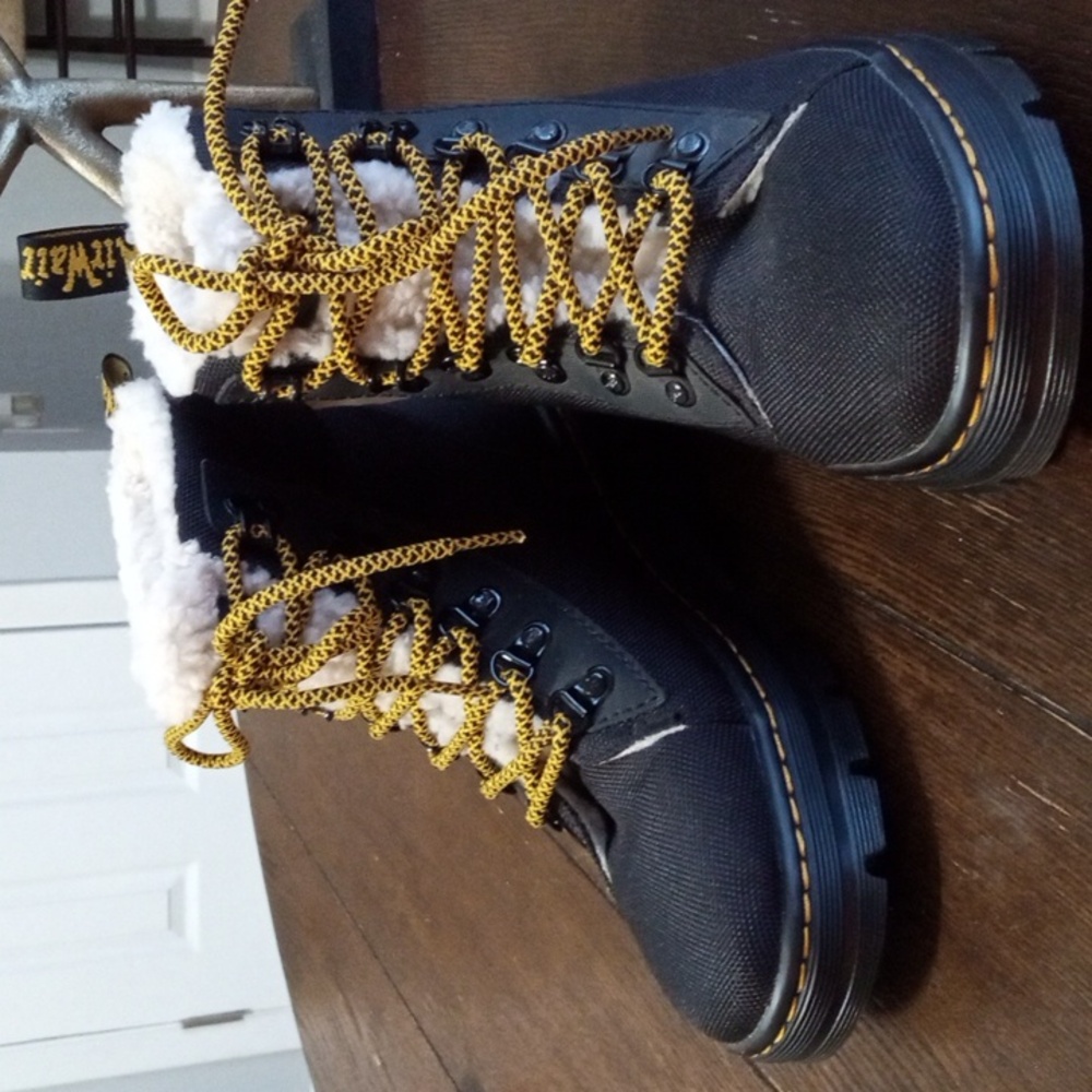 New DR MARTENS Black Tan Faux Fur Ankled Lace Up Boots